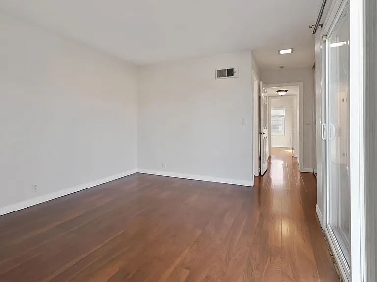 1160 E Washington Ave #3 — Photo 18
