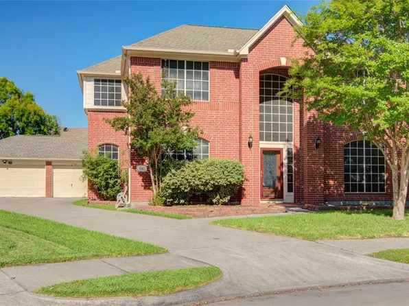 1742 Country Club Cove Dr, Baytown, TX 77521