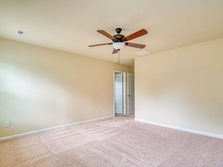 700 Daisy Hill Ln — Photo 14
