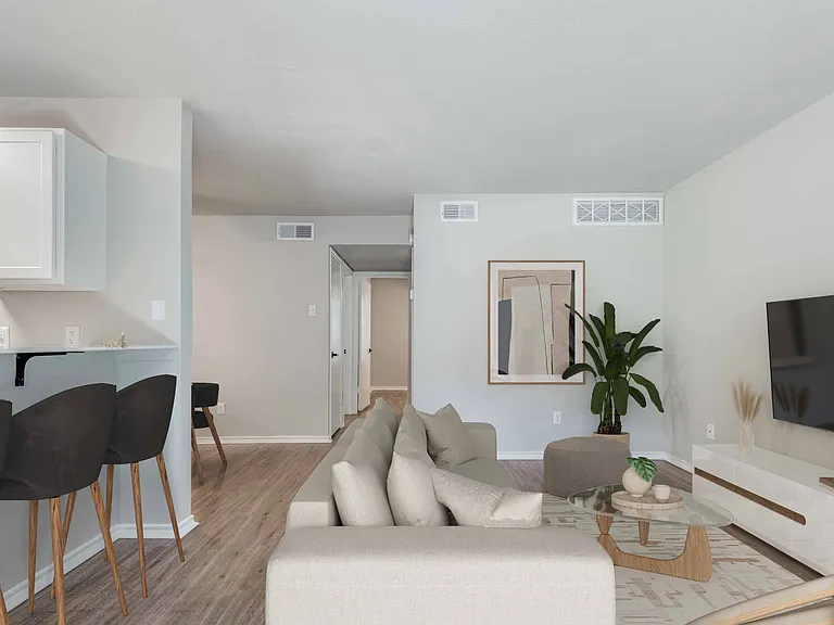 Crest River District Apartments — Photo 20