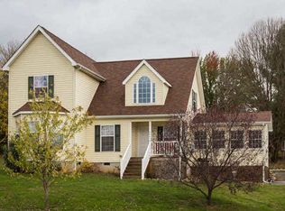 566 N 5th St, Shenandoah, VA 22849