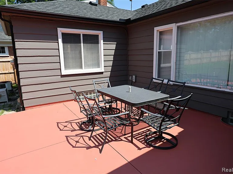 4121 Seminole Dr — Photo 13