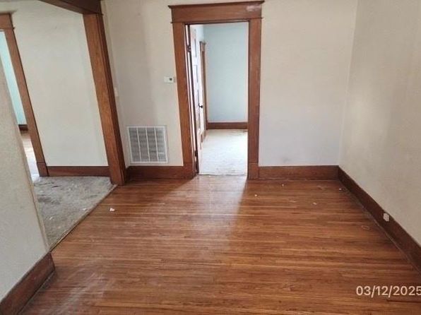 1012 S 11th St, Saint Joseph, MO 64503