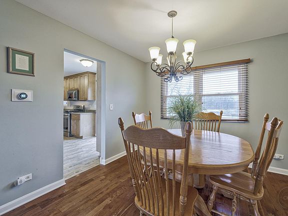 5th image of 30W260 Huntington Dr