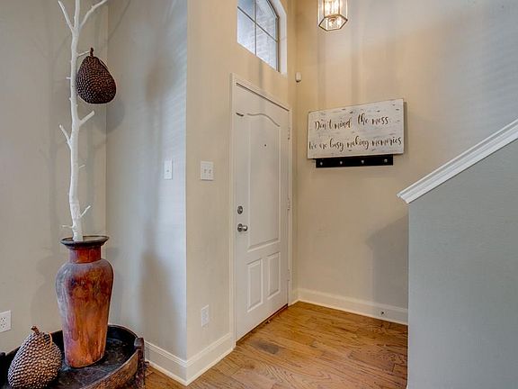 2nd image of 6823 Massa Ln