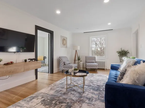 76 Longwood Rd, Quincy, MA 02169