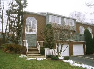 12 Fells Manor Rd, Caldwell, NJ 07006