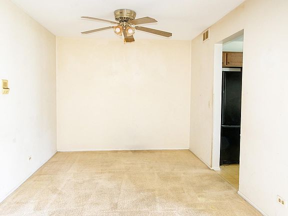 2nd image of 584 Williamsburg Ct APT D2