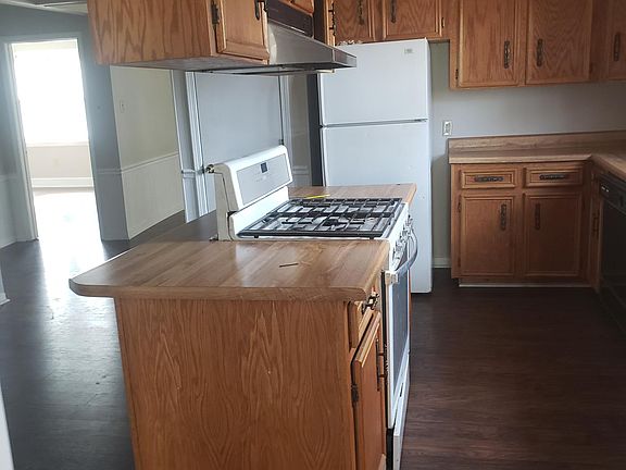 5th image of 302 Pitts Cir #302