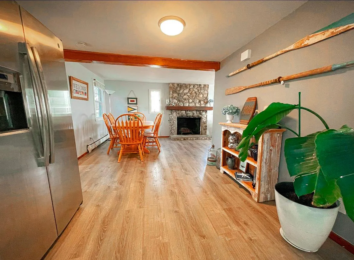 95 Milford Point Rd — Photo 3