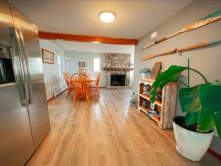 95 Milford Point Rd — Photo 3