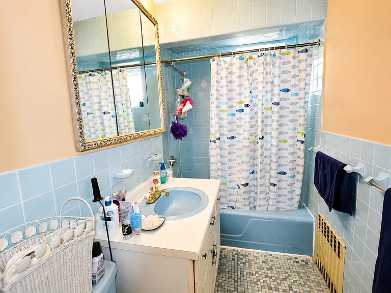 10 Strathmore Rd #1 — Photo 2