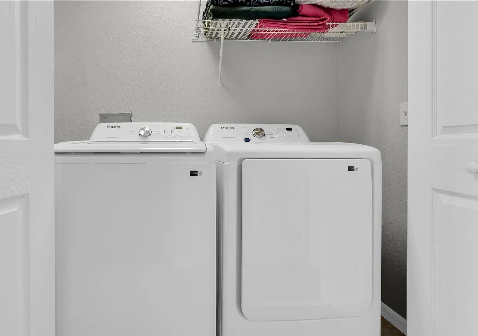 Updated 2 Bedroom Townhome Available Now! — Photo 3
