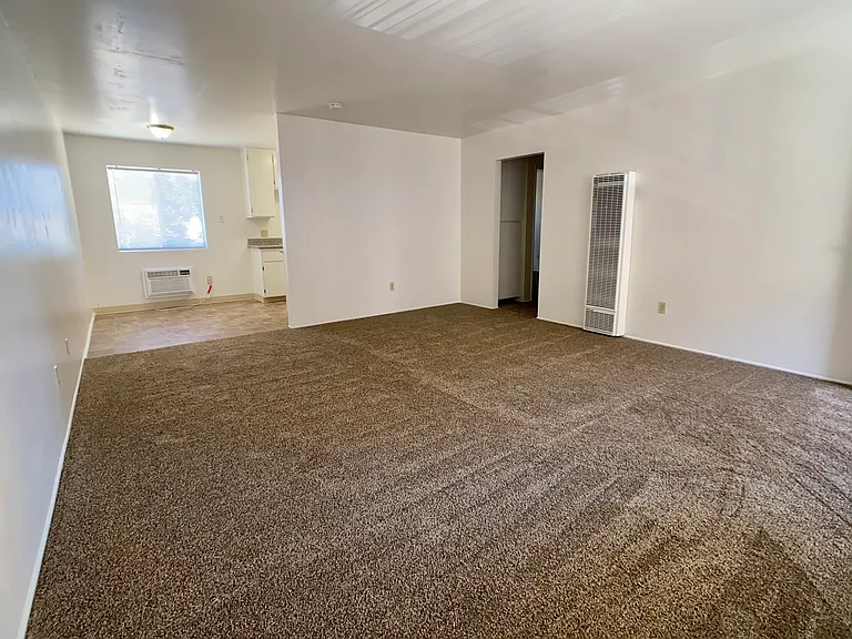 25422 Cole St — Photo 4