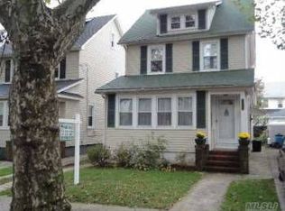 9240 241st St, Bellerose, NY 11426