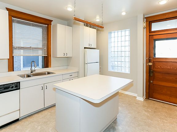 4th image of 4931 N Washtenaw Ave #1