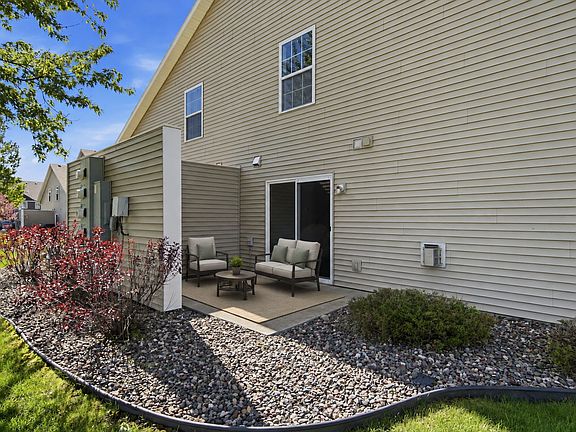 2nd image of 611 Meadow Ln