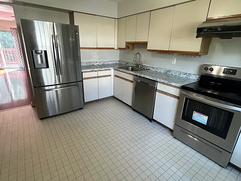 24 Bristow Ct — Photo 17