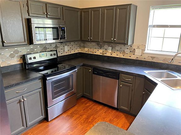 4th image of 3014 Sunmeadow Ct