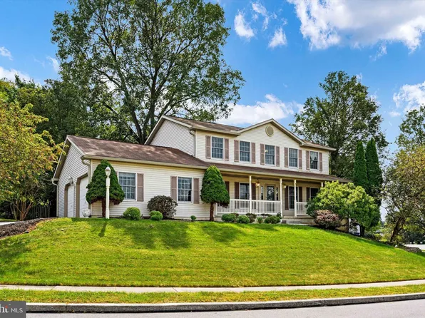 2251 Canterbury Dr, Mechanicsburg, PA 17055