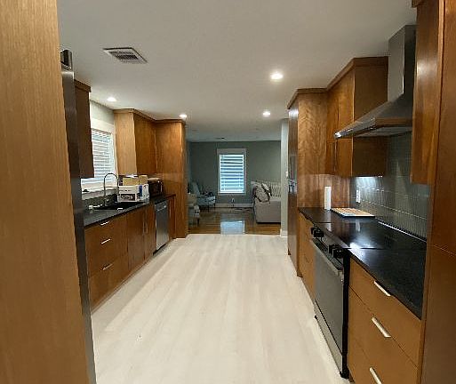 5th image of 3806 Oaklawn St #C
