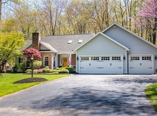 469 Maplewoods Ln, Webster, NY 14580