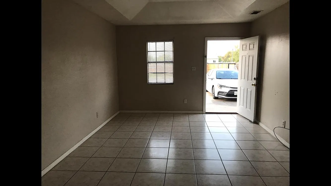 2 bed, 750 sqft, $650 — Photo 3