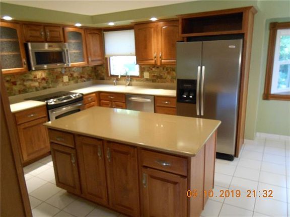 3rd image of 1505 Woodview Dr