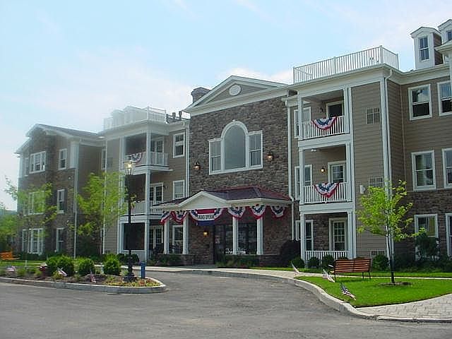 1st image of 5 Tenakill Park Dr #218-2R