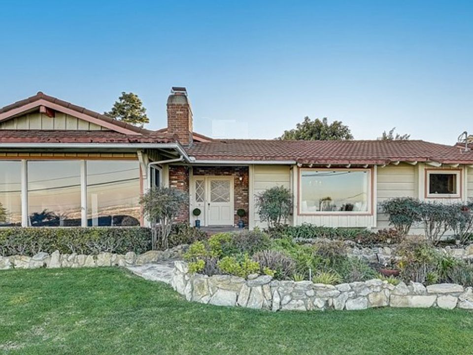 1st image of 12 Surrey Ln #90275