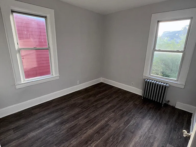 381 Leslie St #G2 — Photo 2