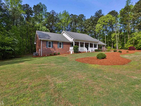 2nd image of 105 Vista Ln