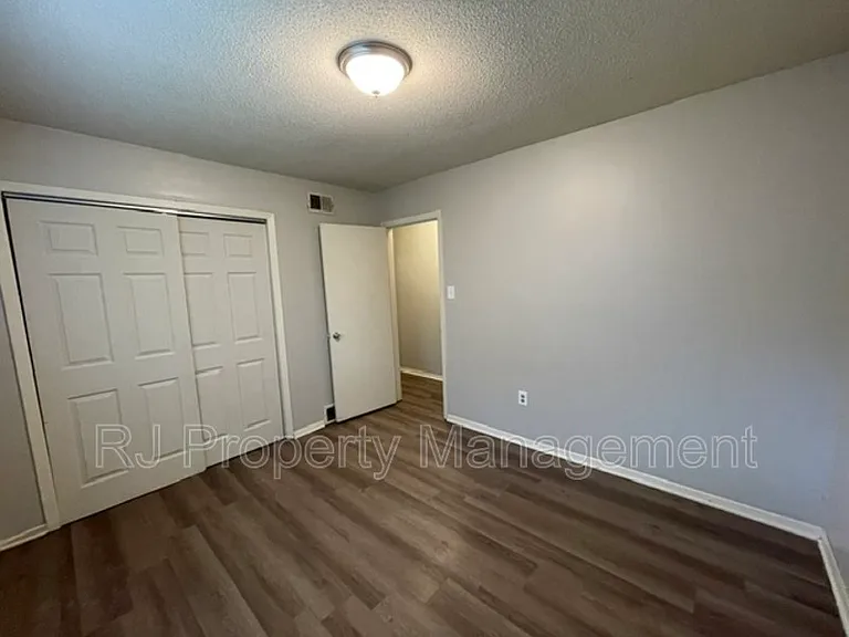 3479 Powell Ave — Photo 10