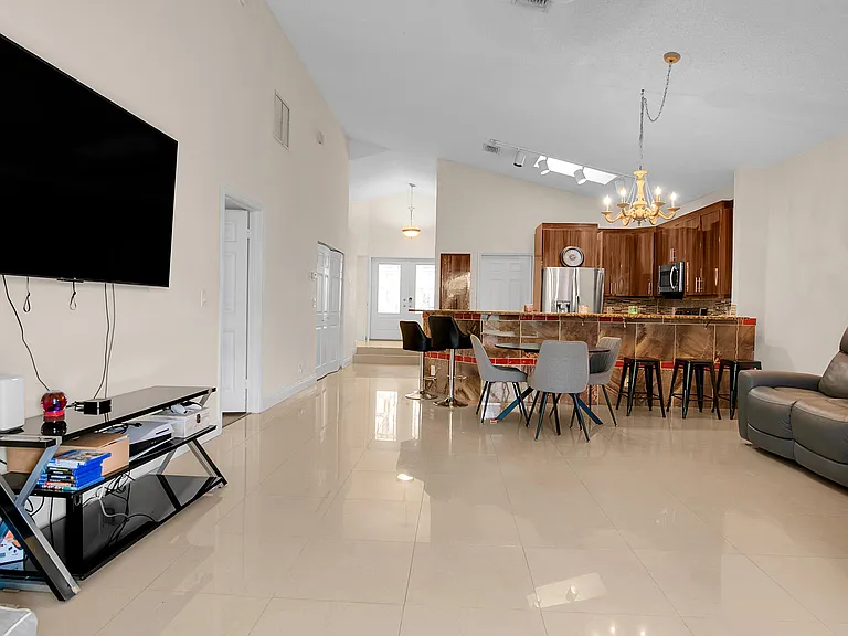 7705 Forest Green Ln — Photo 7