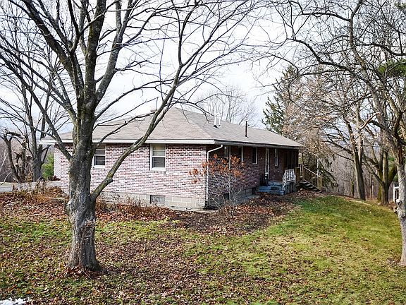 3rd image of 718 W Glenville Rd