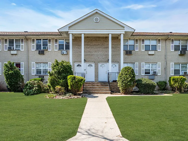 Cheryl Gardens — Photo 11