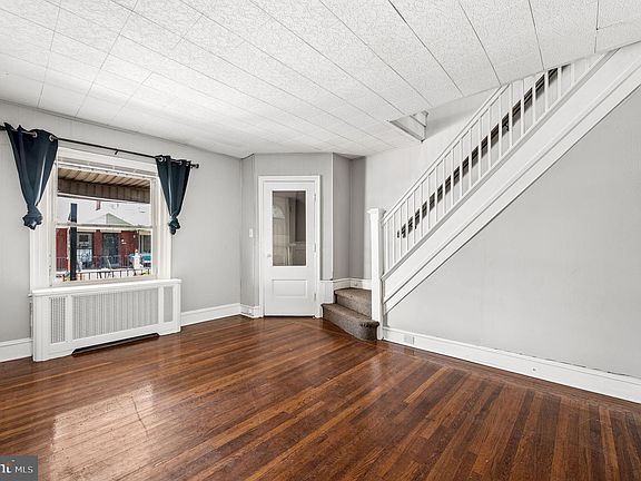3rd image of 1916 W Carey St