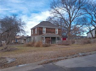 202 W 2nd St, Paola, KS 66071