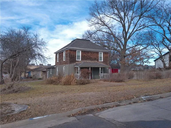 202 W 2nd St, Paola, KS 66071