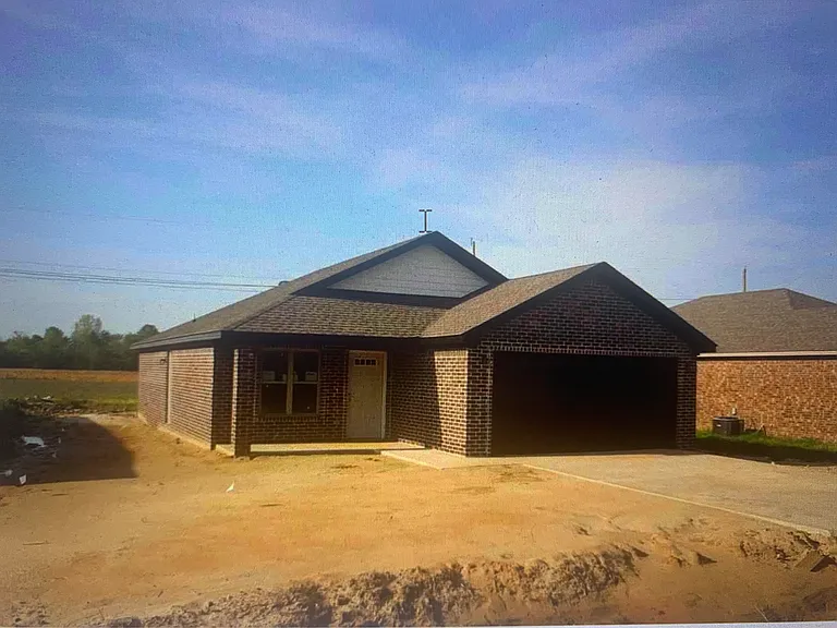 209 Redwood Dr — Photo 1