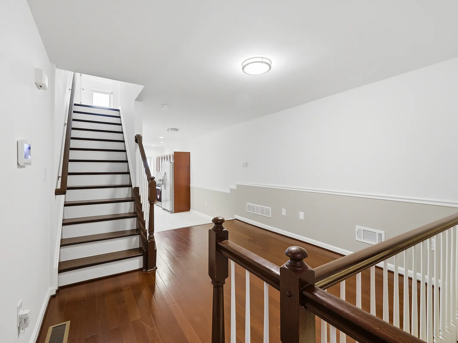 2 bed, 1200 sqft, $1,500 — Photo 2