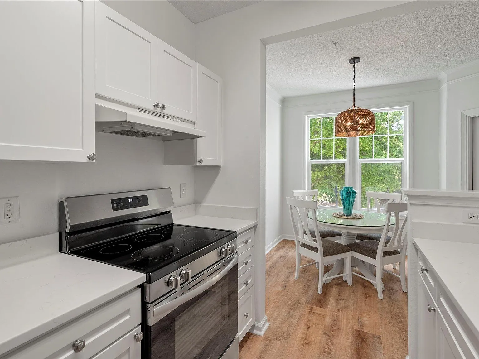 2 bed, 1057 sqft, $2,300 — Photo 2