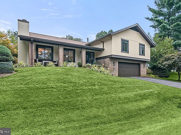 2nd image of 20427 Aspenwood Ln