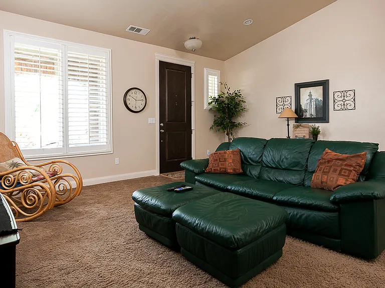 358 E Munich Dr — Photo 21