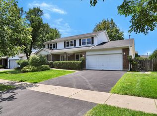 669 David Ln, Carol Stream, IL 60188