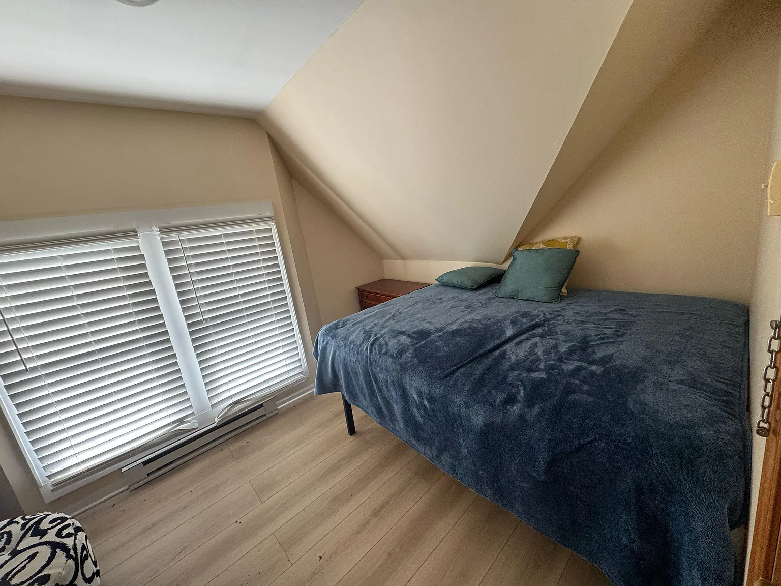 6 bed, 2000 sqft, $750 — Photo 2