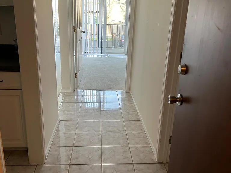11108 NE 68th St #428 — Photo 2