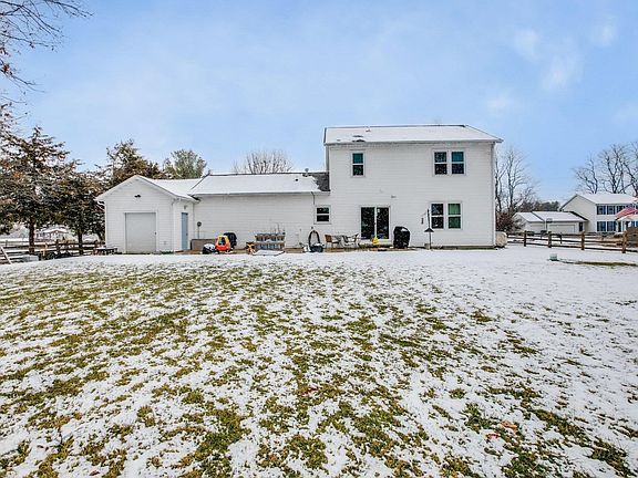 5th image of 22895 Fox Fire Dr