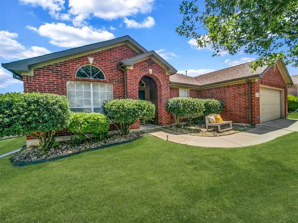 1706 McGarry Ln, Mansfield, TX 76063