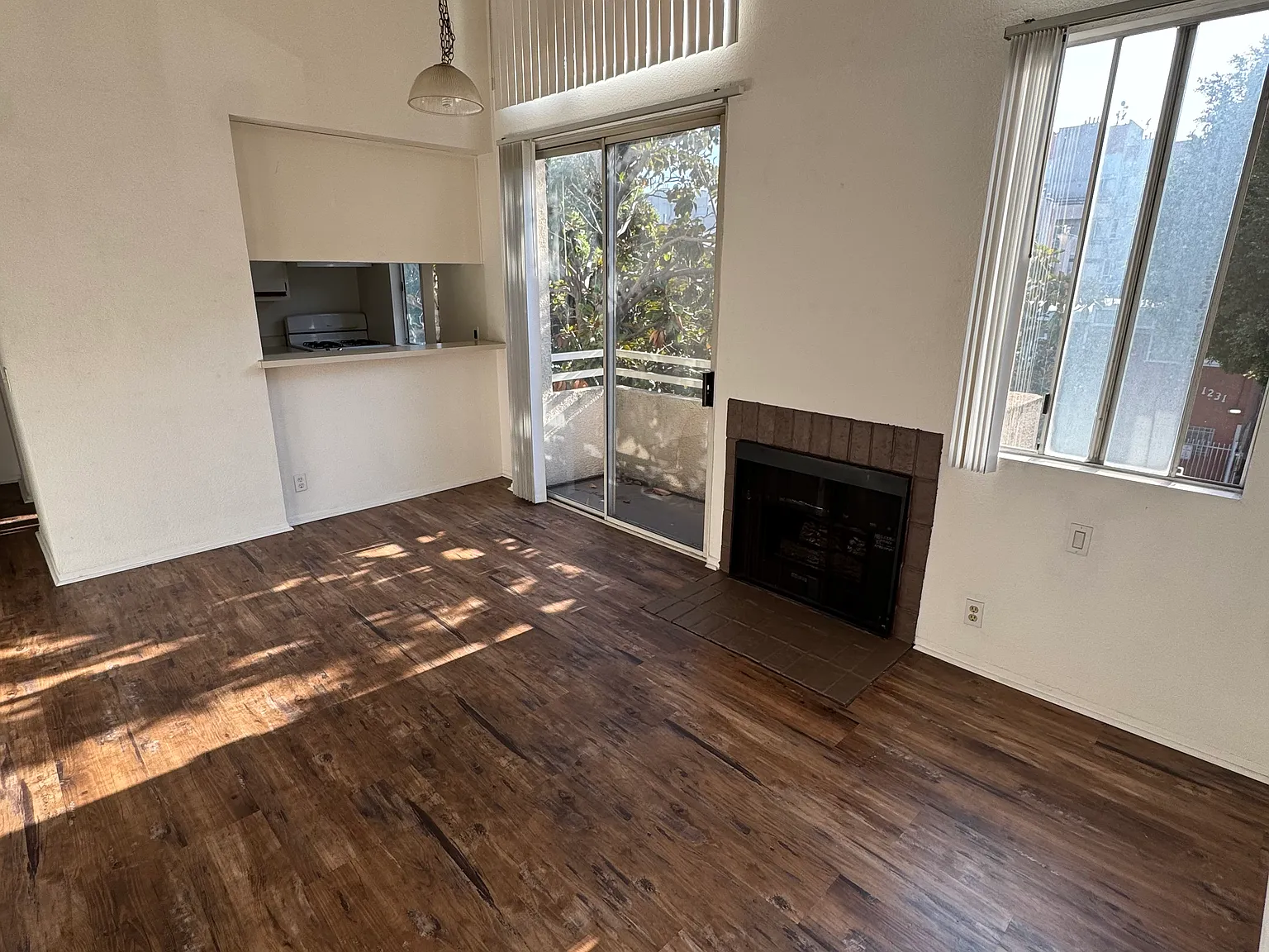1 bed, 800 sqft, $1,950 — Photo 2